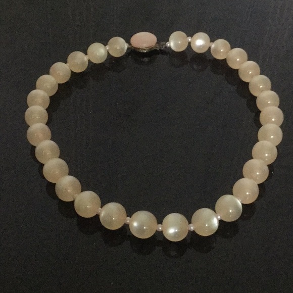 Vtg. 17” 1950’s Pink Moonglow Necklace W/30 Beads - Picture 2 of 7